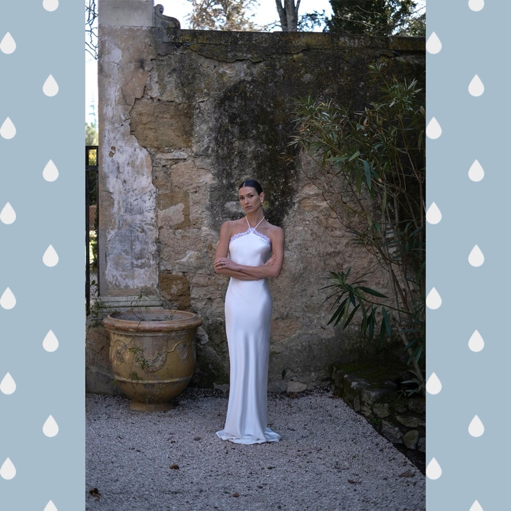 Elegant bridal gown by acclaimed designer Ilkyaz Ozel.